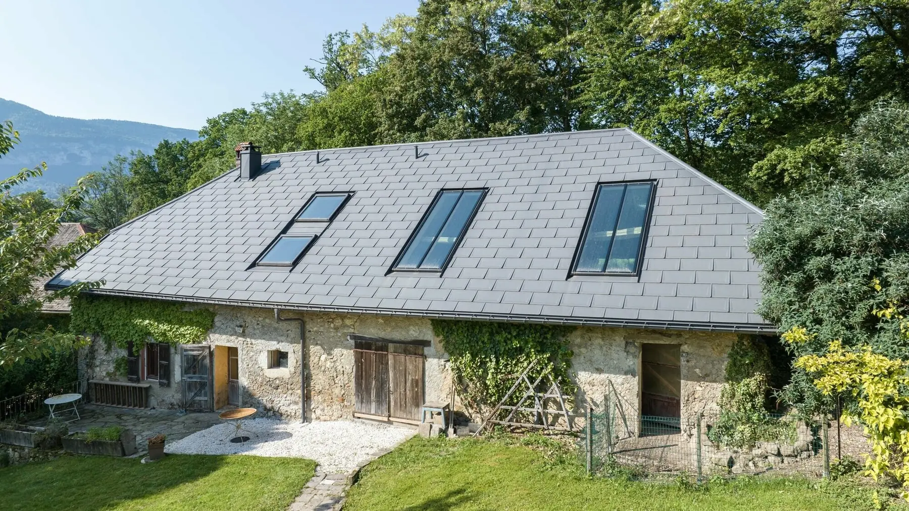 Maison de campagne rénovée par MS Couverture